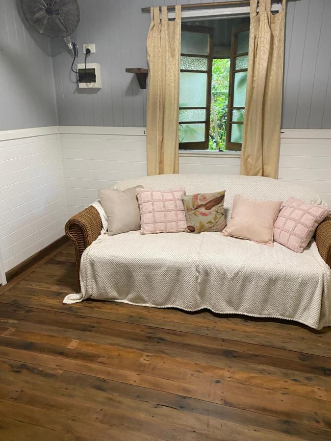 The Wake-up Call & Retreats - Noosa Hinterland