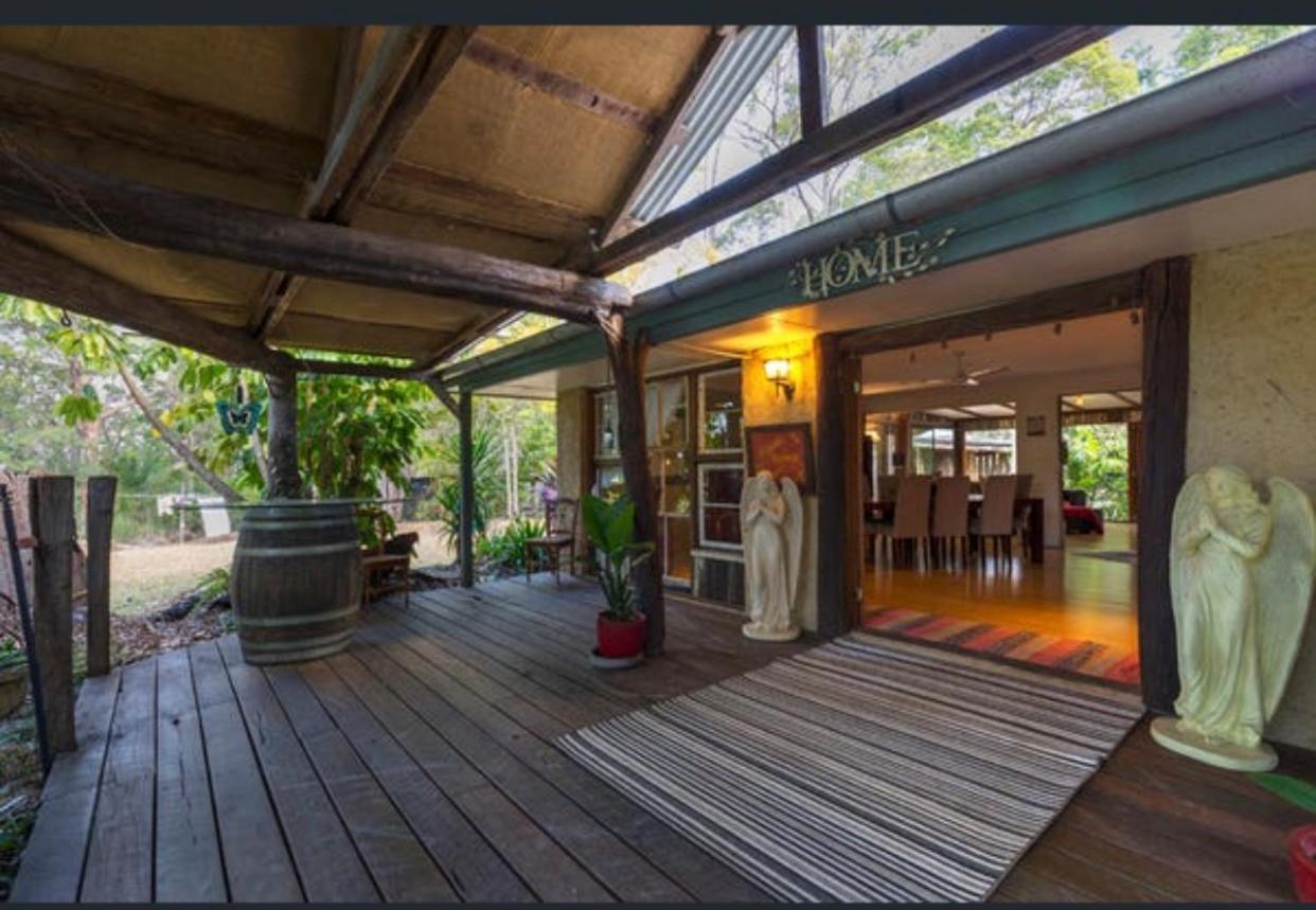 The Wake-up Call & Retreats - Noosa Hinterland