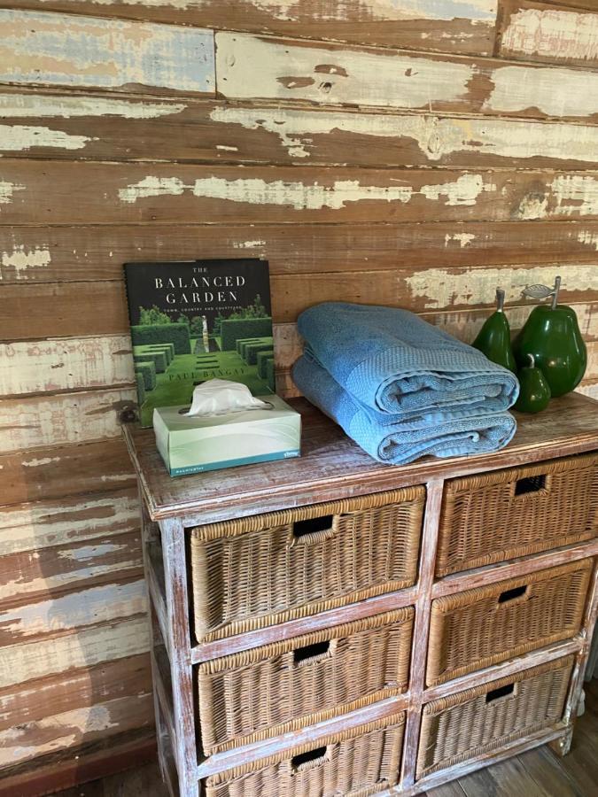 The Wake-up Call & Retreats - Noosa Hinterland