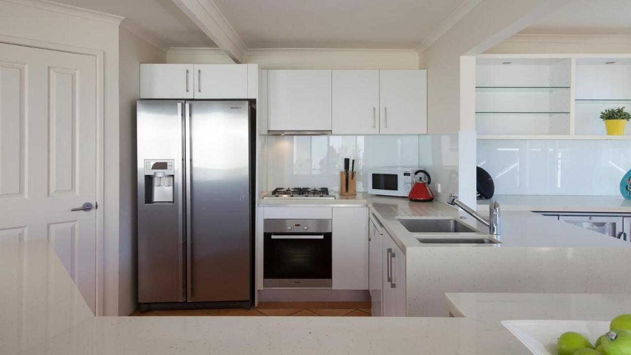 Belmore Terrace Perfect Pad Just 100 Metres To The Holiday home Sunshine Beach