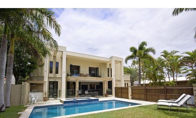 Luxury & Poolside Bliss Near Beach Holiday home *