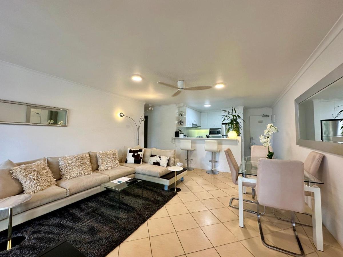 Luxury Apartment *