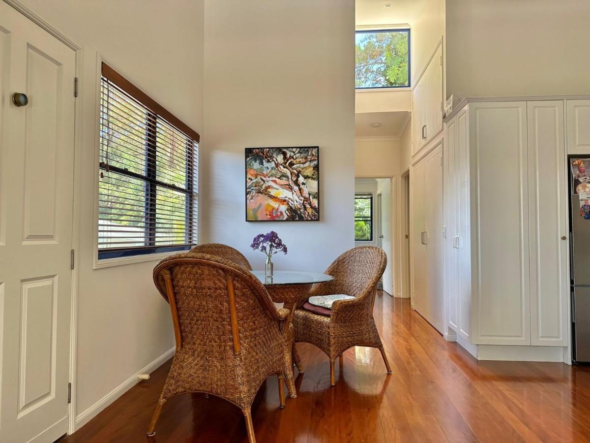 Unit 3 Kookaburra 8 Little Cove Road Little Cove * Noosa Heads