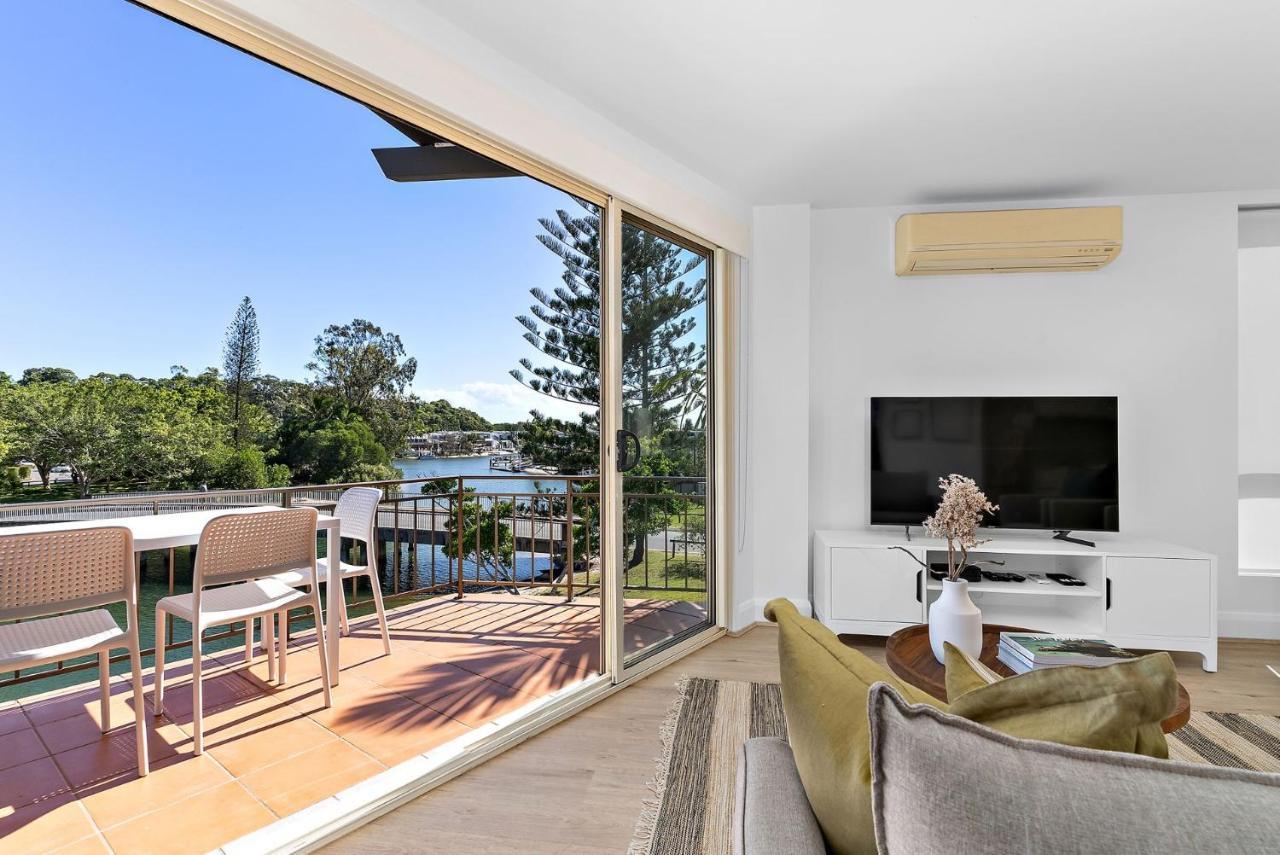 Riverfront 2 Bedroom Penthouse, Steps From Hastings Street - By Apartment Noosa Heads