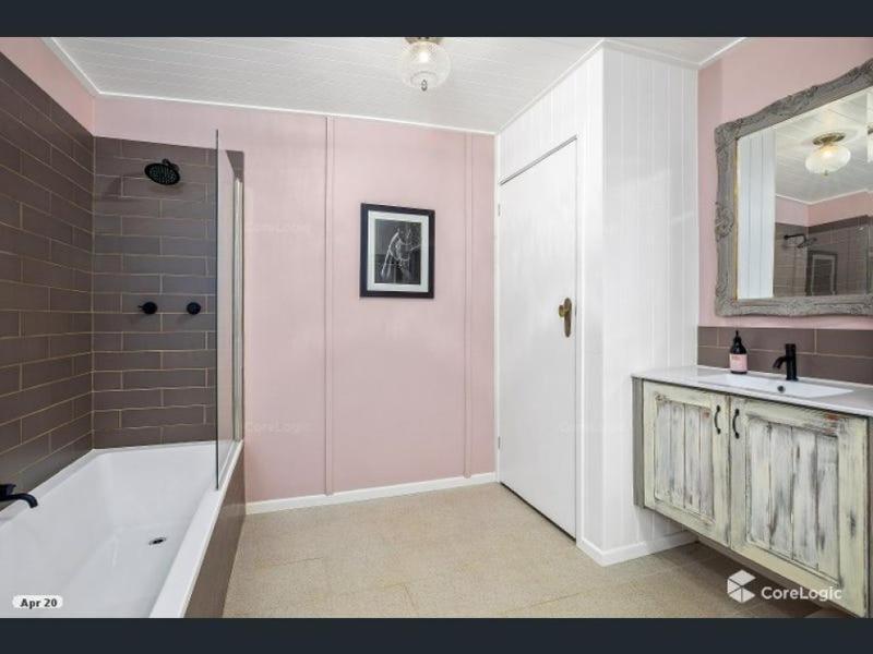 Green Hill Cottage, Heart Of Noosa Hinterland Holiday home *