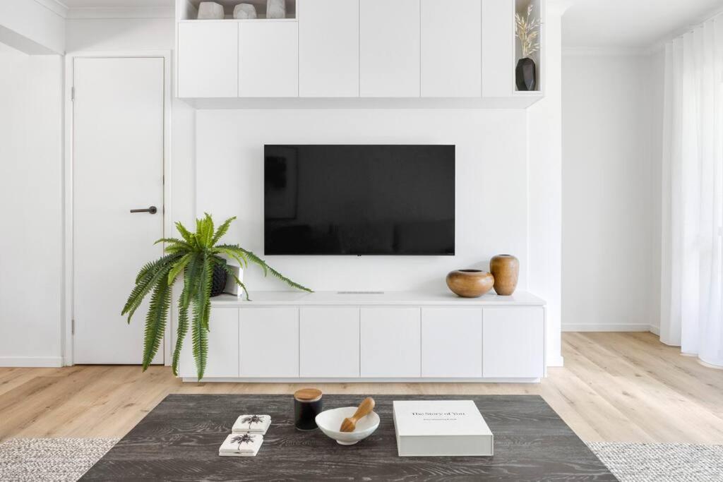 Stylish Retreat, Little Cove Apartment