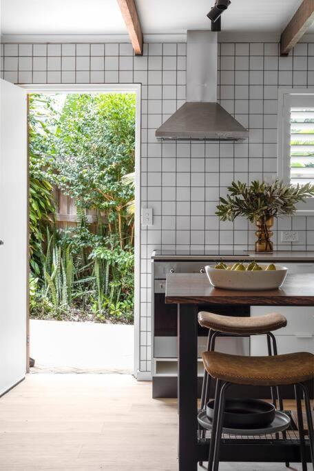 Stylish Retreat, Little Cove Apartment