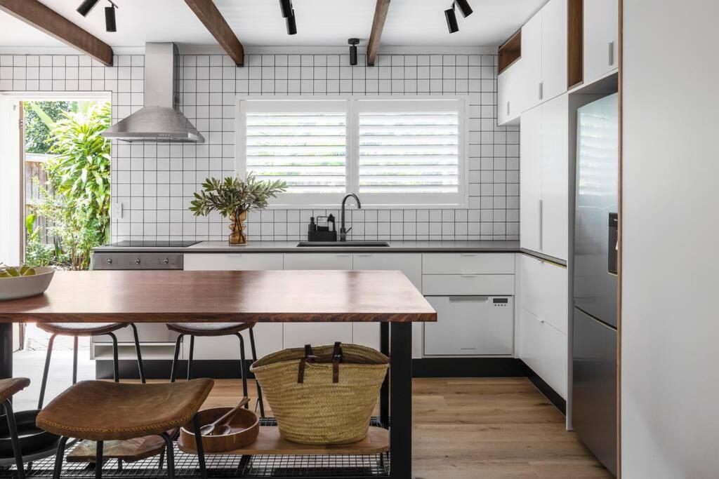 Stylish Retreat, Little Cove Apartment