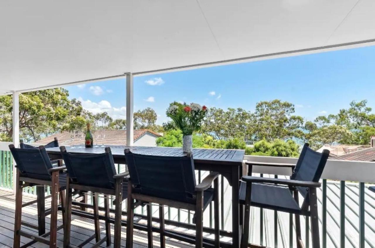 Ocean Views Central To Everything , 2 Bed, 2 Minute Walk To Beach Apartment
