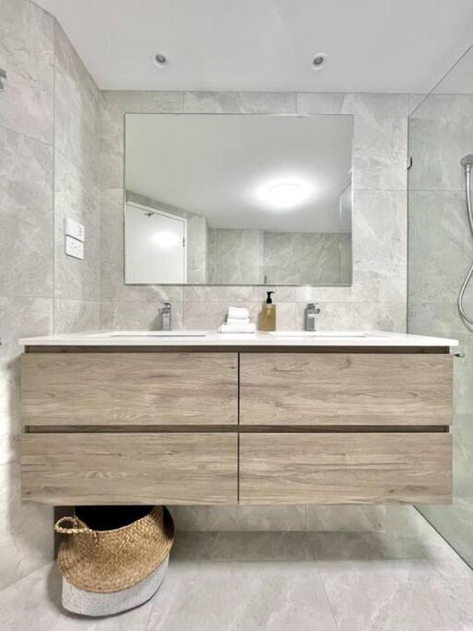 7em Freshly Renovated Hastings Street 2 Bedroom Apartment