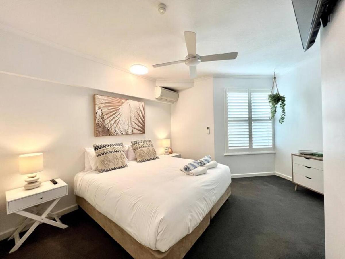 7em Freshly Renovated Hastings Street 2 Bedroom Apartment Noosa Heads