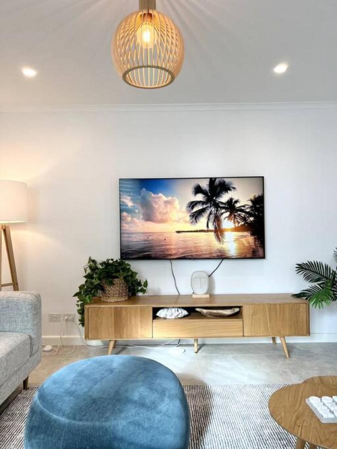 7em Freshly Renovated Hastings Street 2 Bedroom *