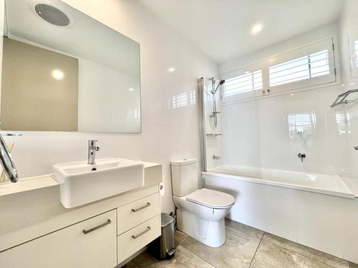 6apt Beautifully Renovated On Hastings Street Noosa Heads