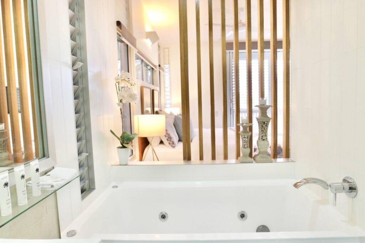 Apartment 8401 Modern 2 Bedroom With Ocean Glimpses *
