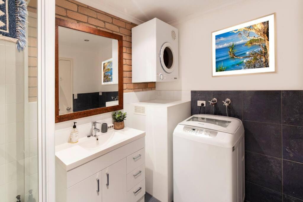 Gorgeous Townhouse With Pool! Holiday home *