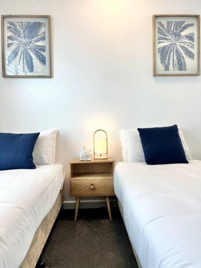 7em Freshly Renovated Hastings Street 2 Bedroom Noosa Heads