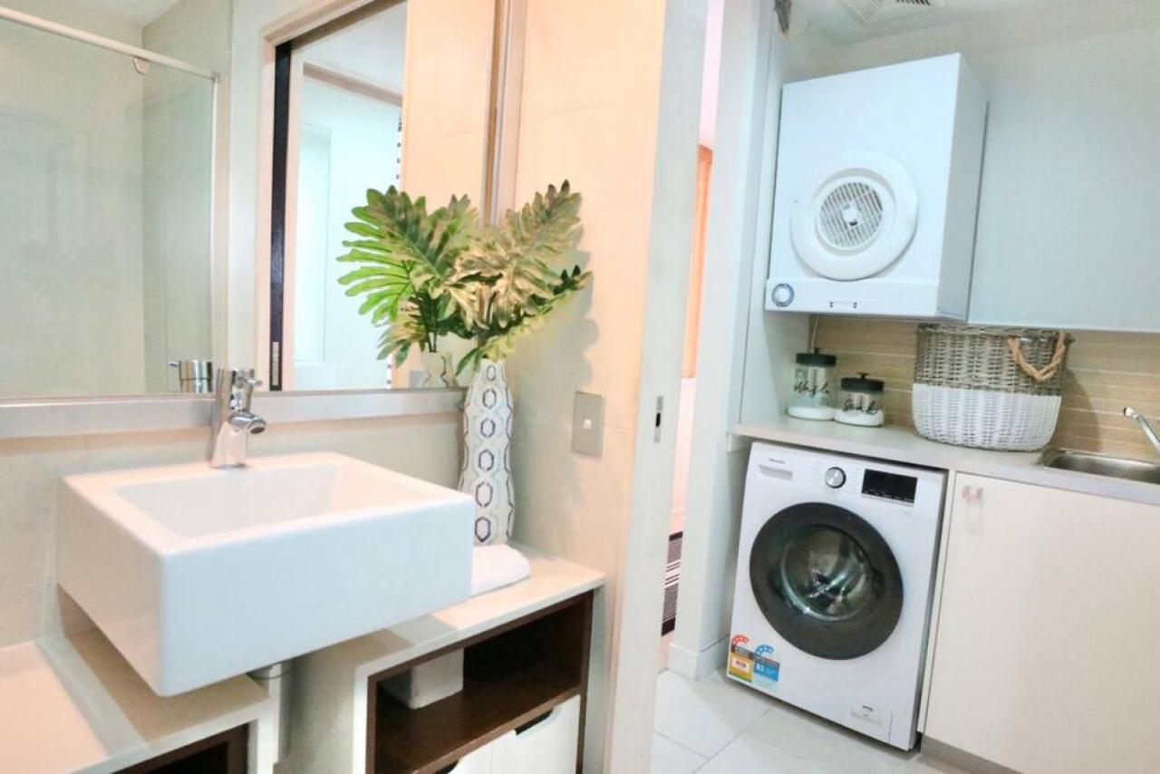 8401 Modern 2 Bedroom With Ocean Glimpses Apartment