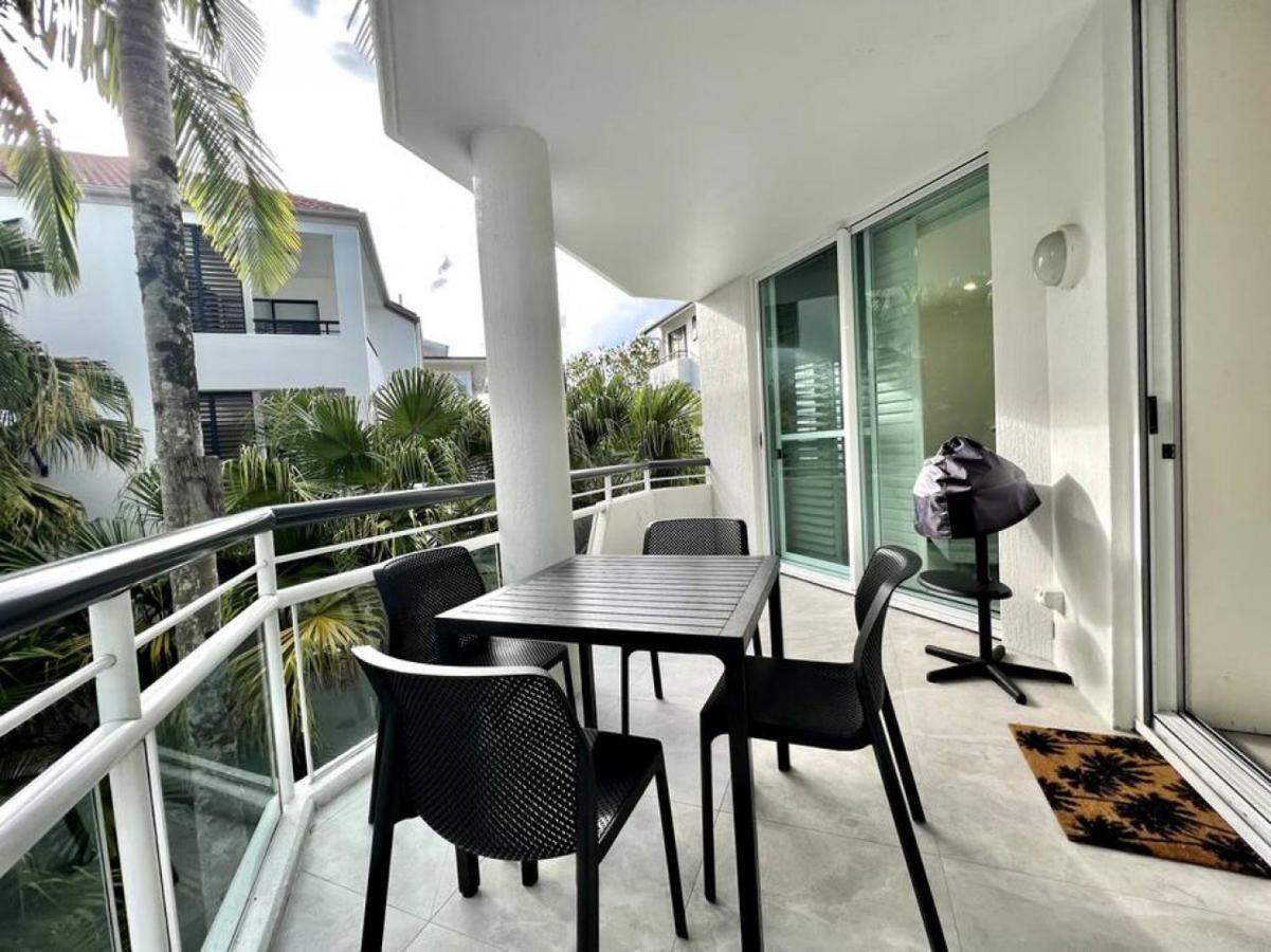 7em Freshly Renovated Hastings Street 2 Bedroom Apartment