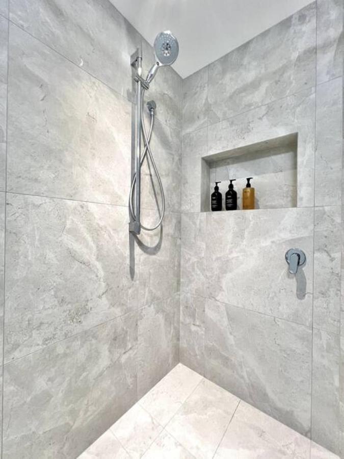 7em Freshly Renovated Hastings Street 2 Bedroom *
