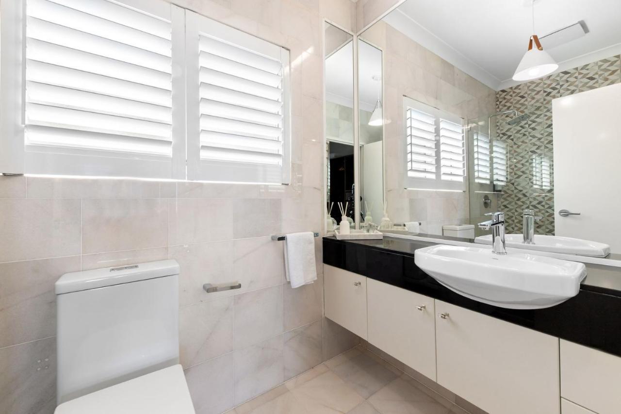 Apartment 8 Nereus 2 Bedroom Stunning In The Heart Of Sunshine 5 Mins To Noosa