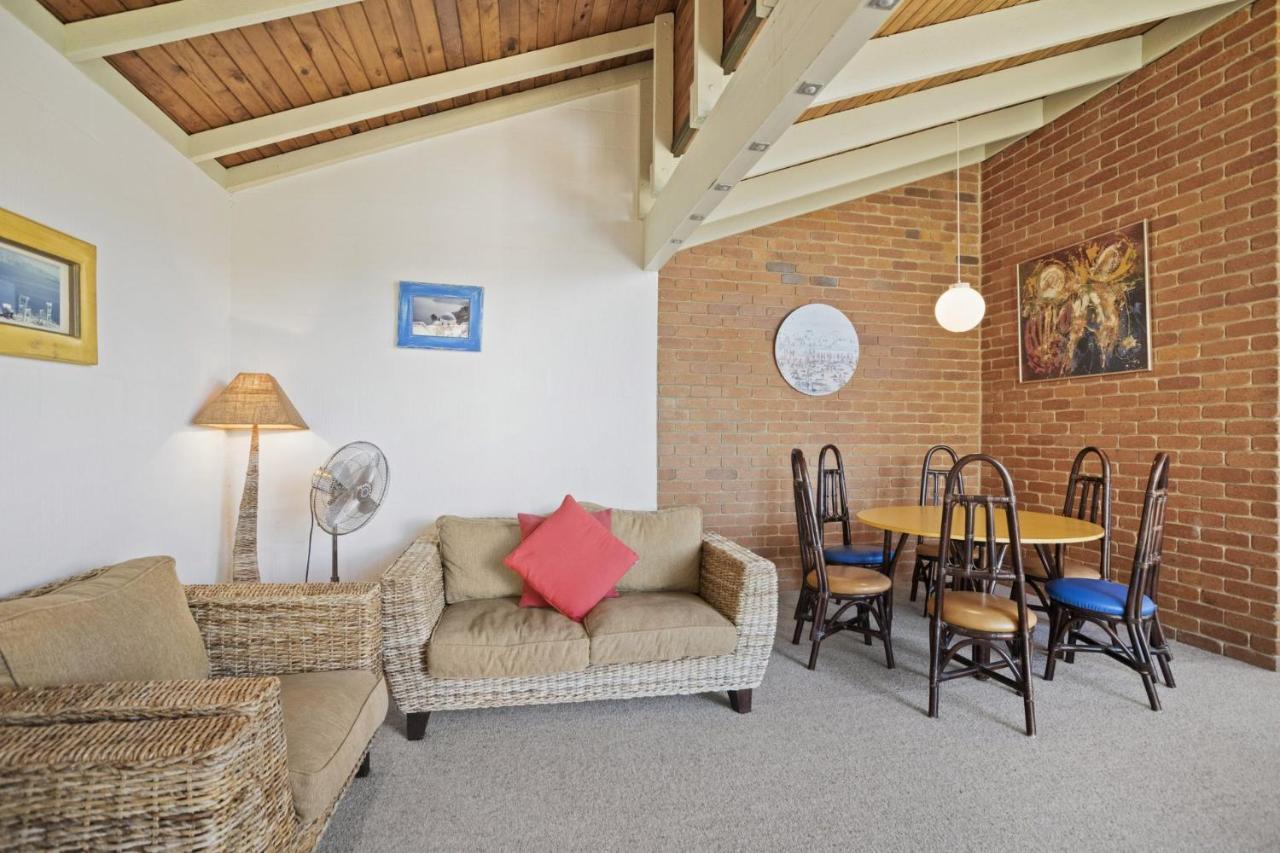 Apartment 9 6 Drive