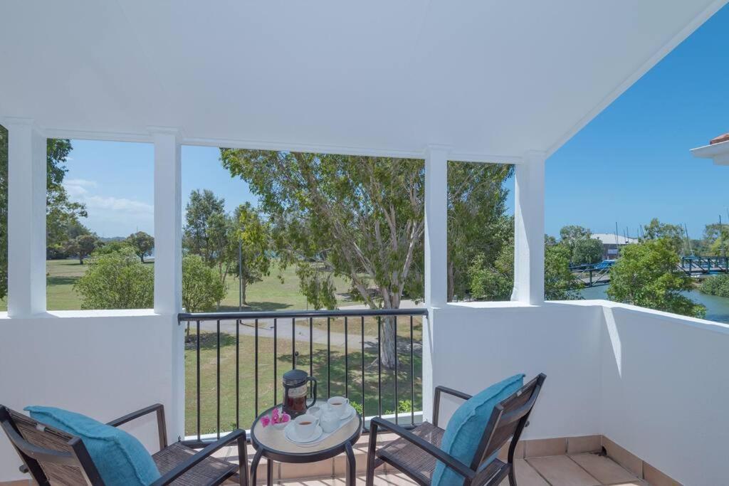Aqua 6 - Riverfront Apartment *