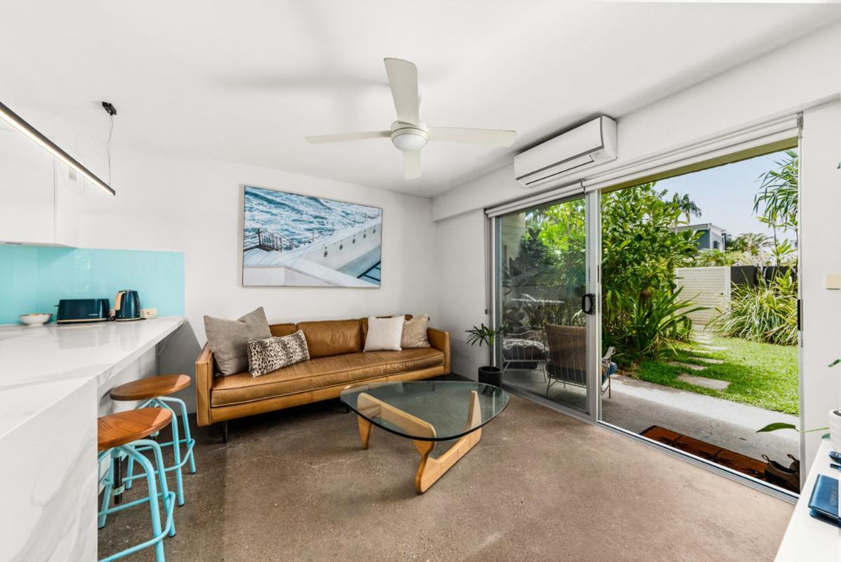 5 Mins Walk To Hastings Street Apartment *