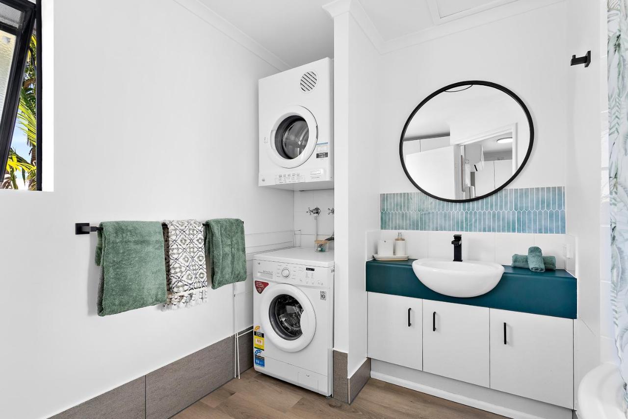 Sun Drenched Unit In Apartment Noosaville