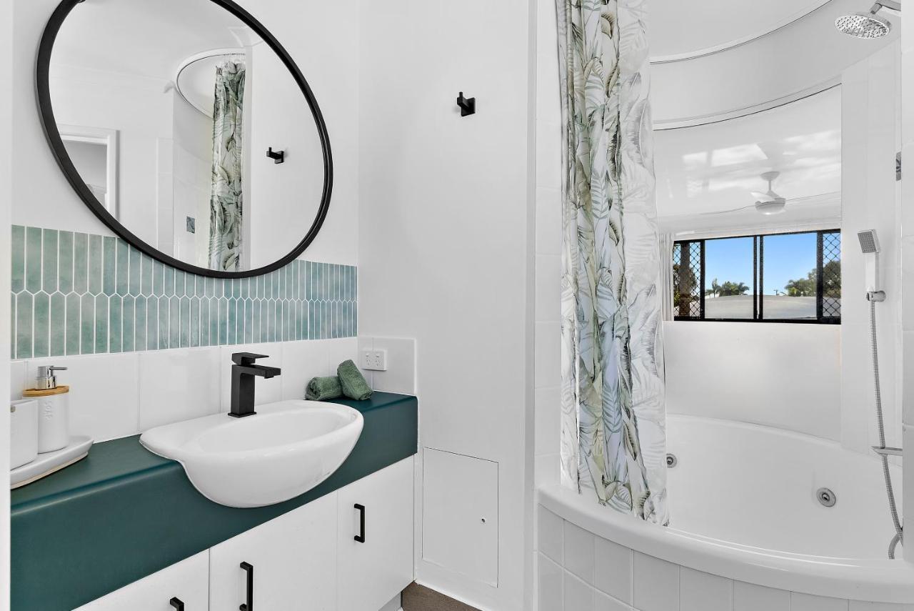 Sun Drenched Unit In Noosaville