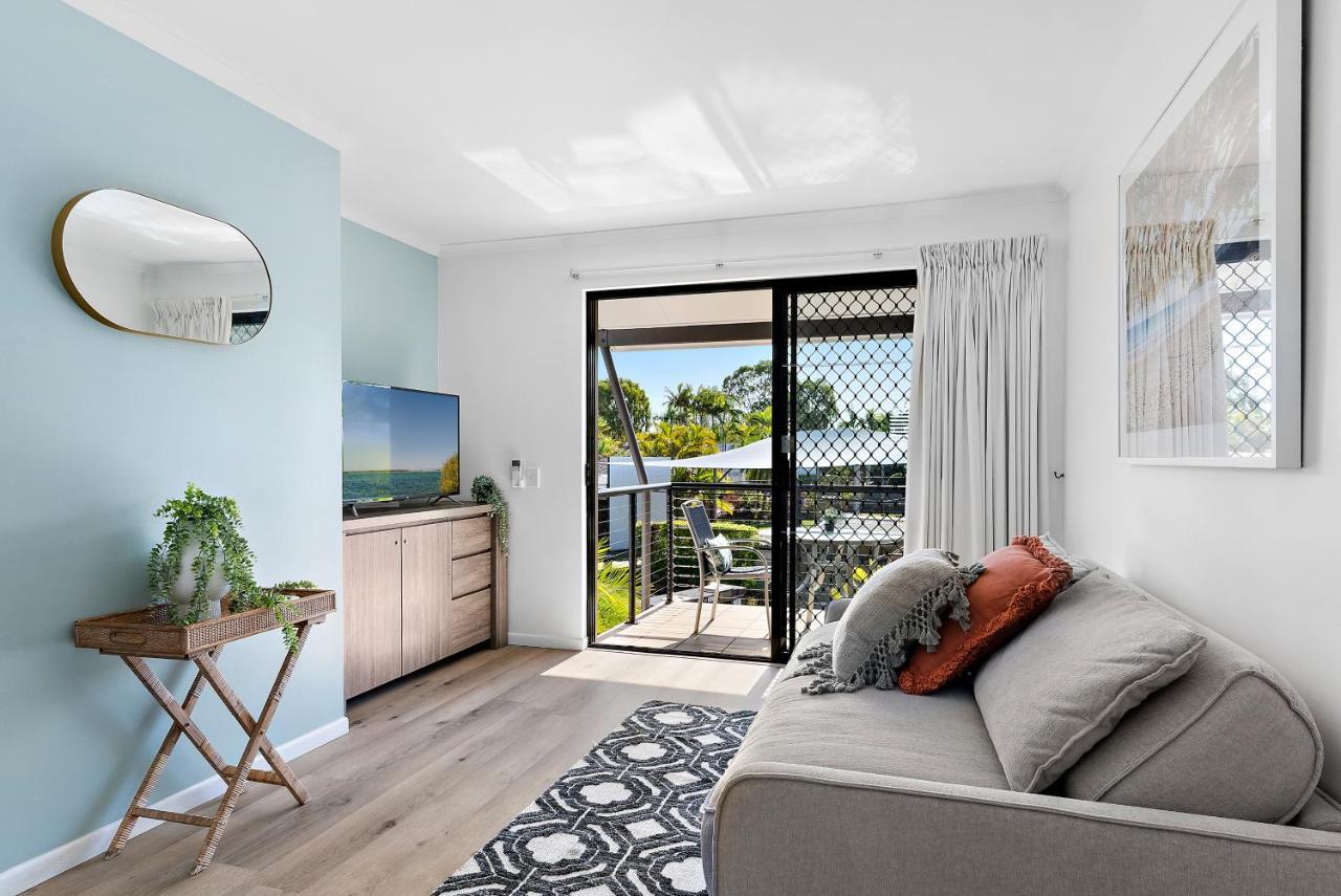 Sun Drenched Unit In Apartment *