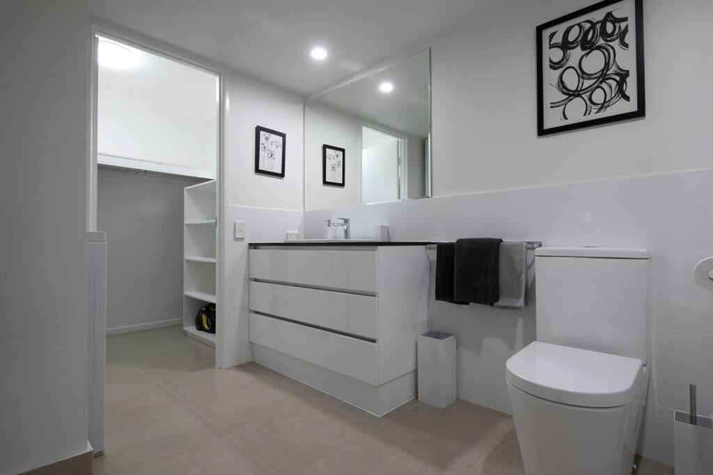 Living, Luxury Getaway, Close 2 Noosa River Apartment Noosaville