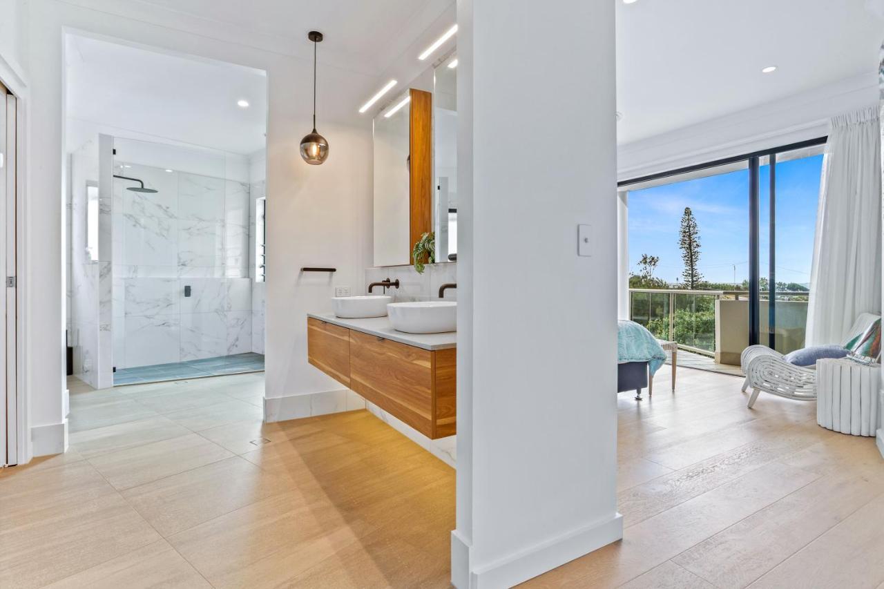 Penthouse Luxe, Sunrise Apartment *