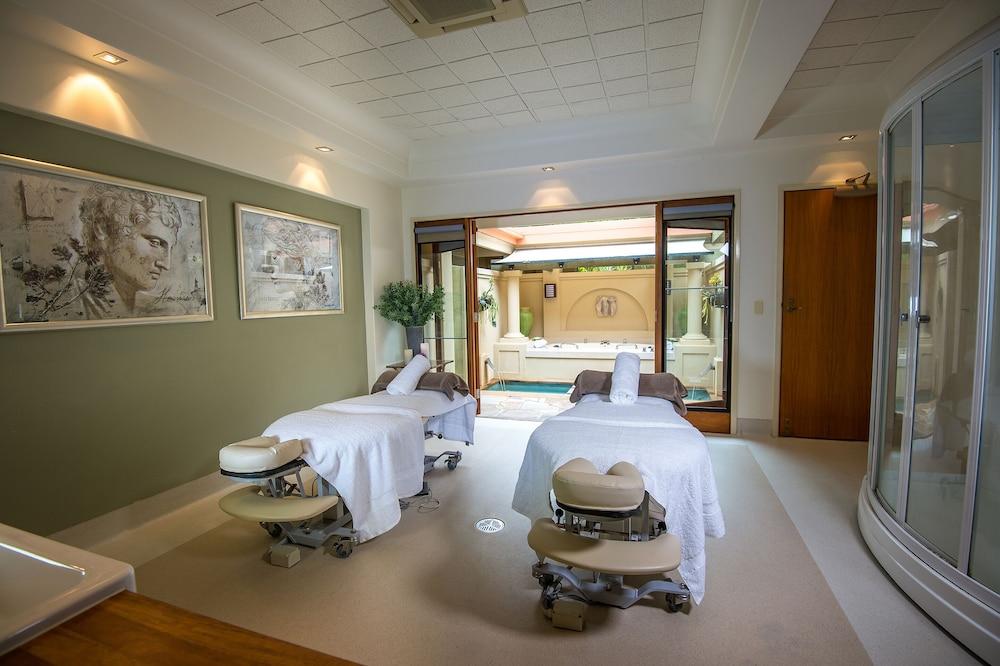 Resort Springs Golf & Noosa Heads