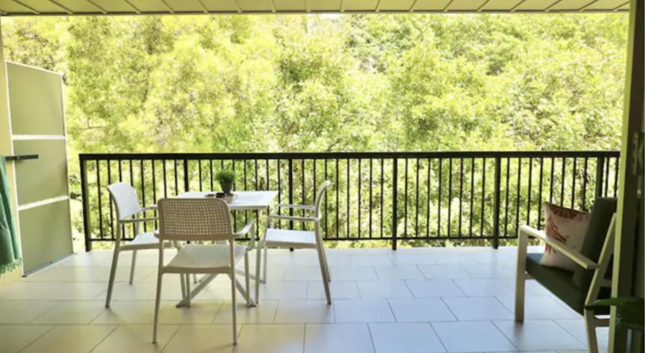 Tranquil Treetop Retreat Minutes From The Beach 7405