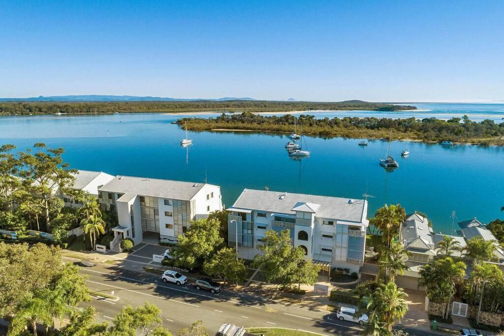 Commodore 5 Modern Waterfront Apartment Noosa Heads