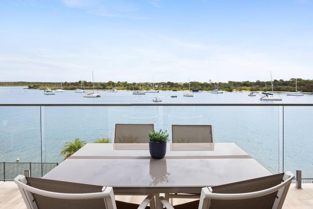 Commodore 5 Modern Waterfront *