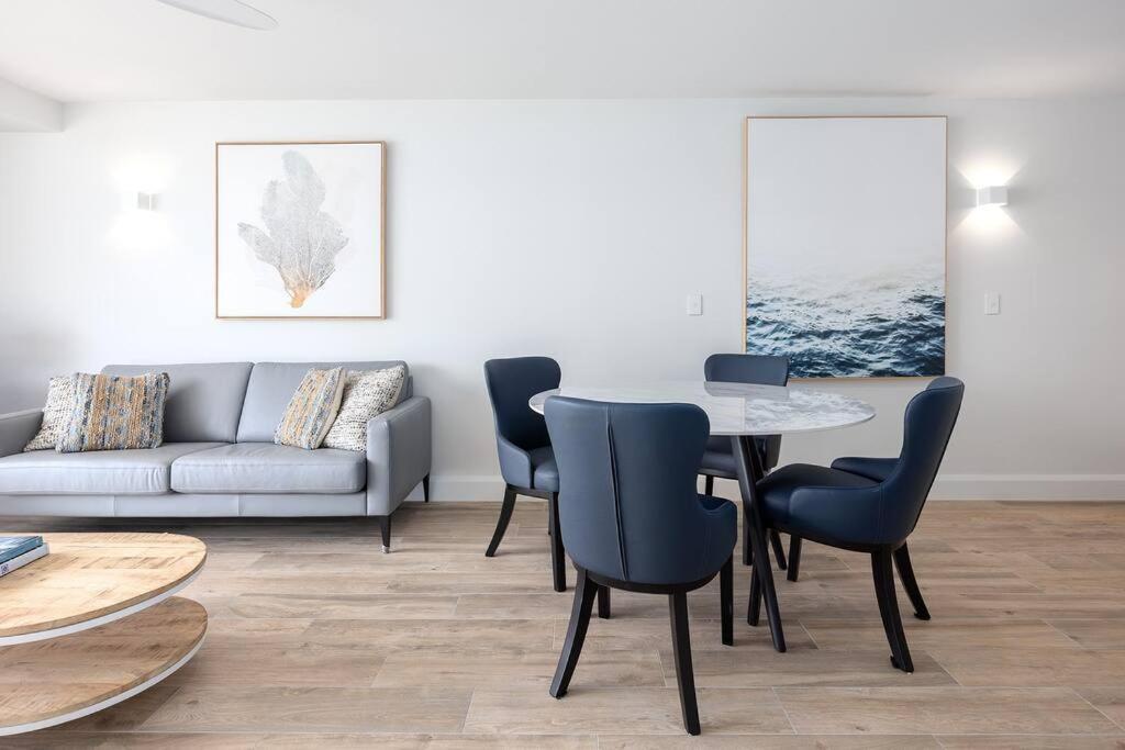Commodore 5 Modern Waterfront Apartment *