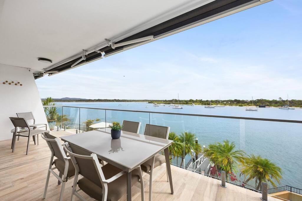 Commodore 5 Modern Waterfront *