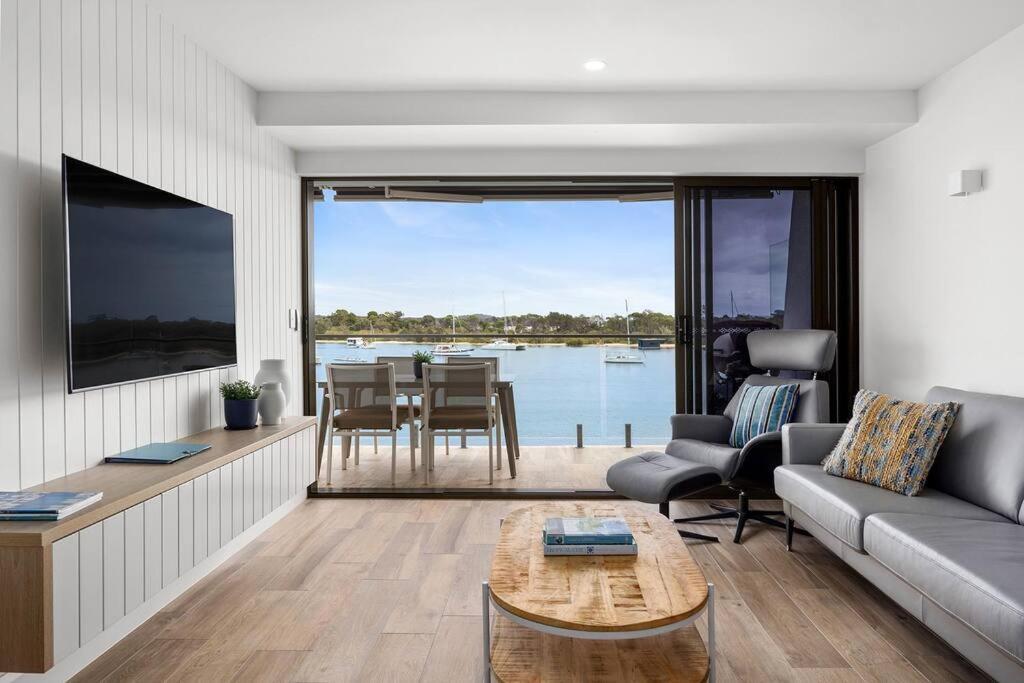 Apartment Commodore 5 Modern Waterfront Noosa Heads