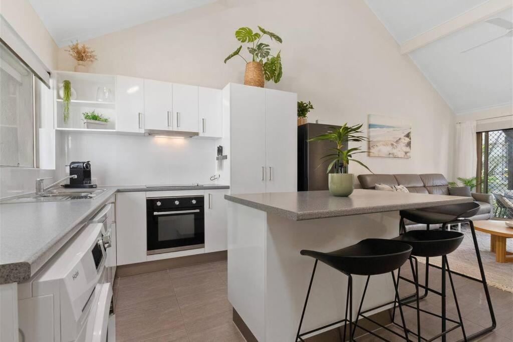 Tropical Islander Apartment