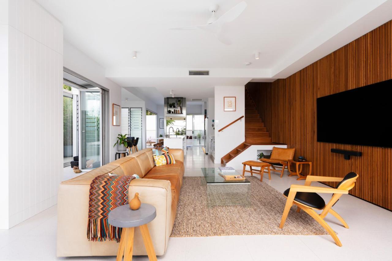 Chic Beachside Abode, Sunrise Apartment