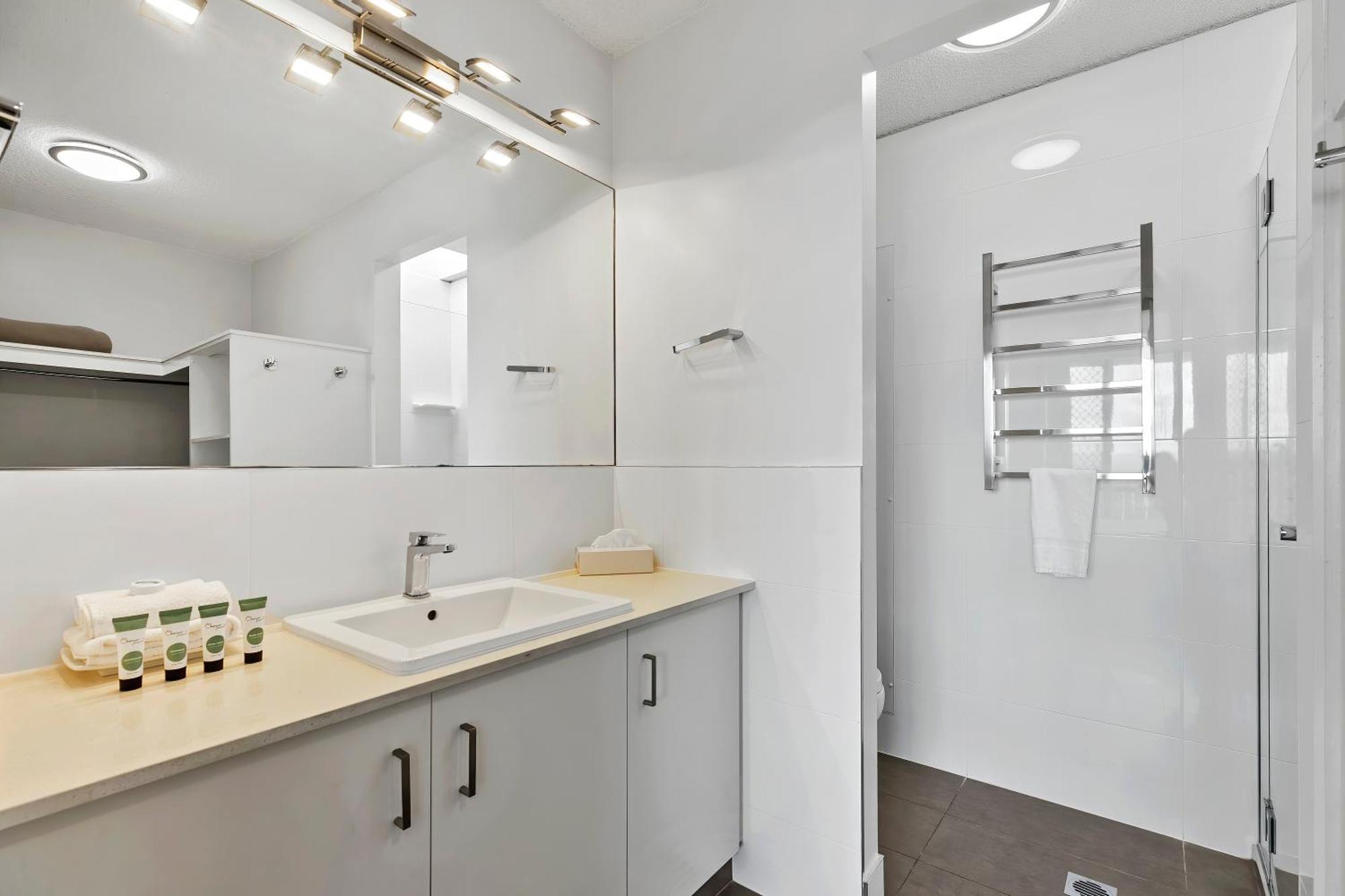 Hill Aparthotel 4*