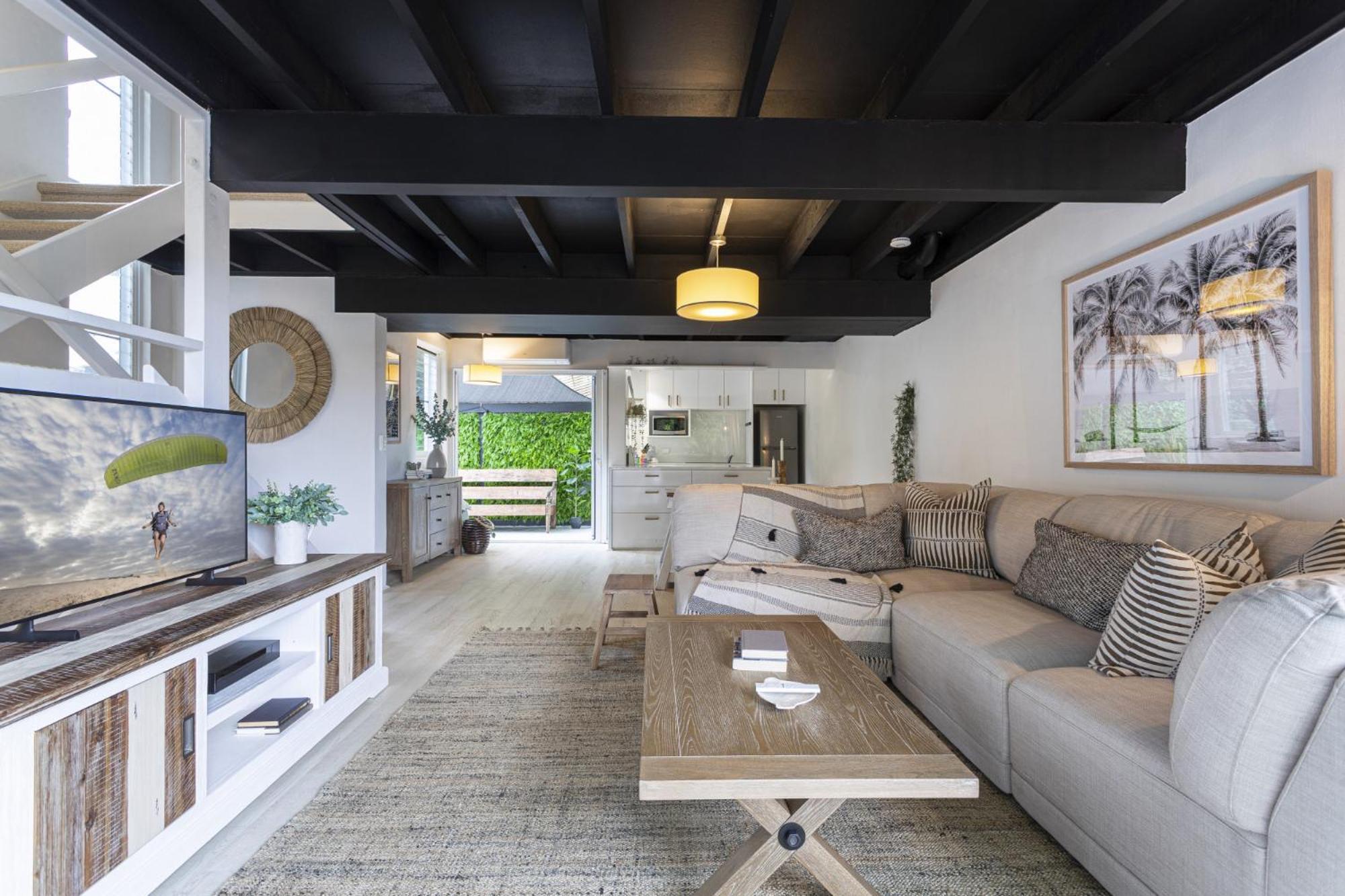 Beachside 2-bed House With Pool, Courtyard & Bbq