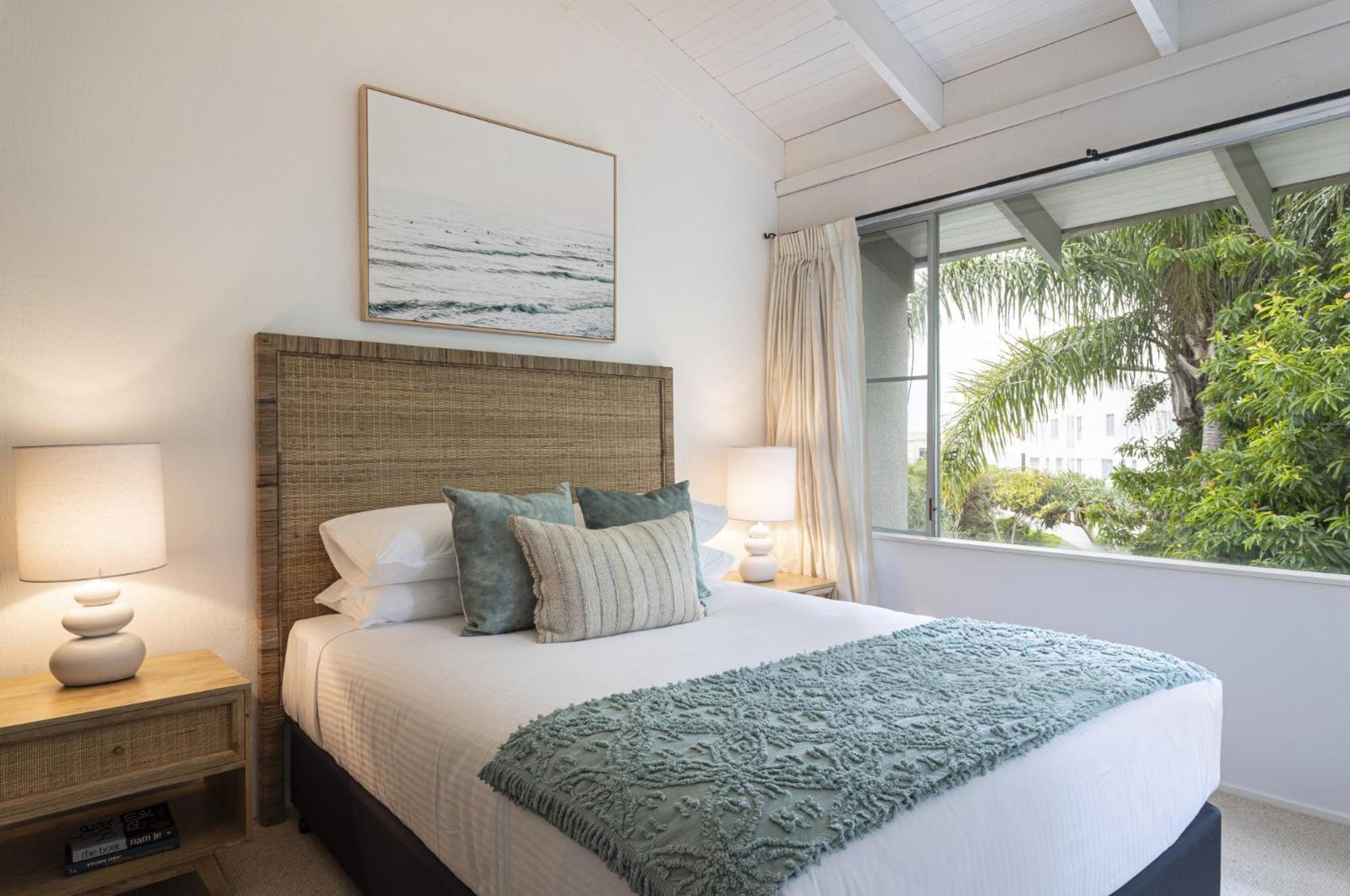 Beachside 2-bed House With Pool, Courtyard & Bbq Holiday home *