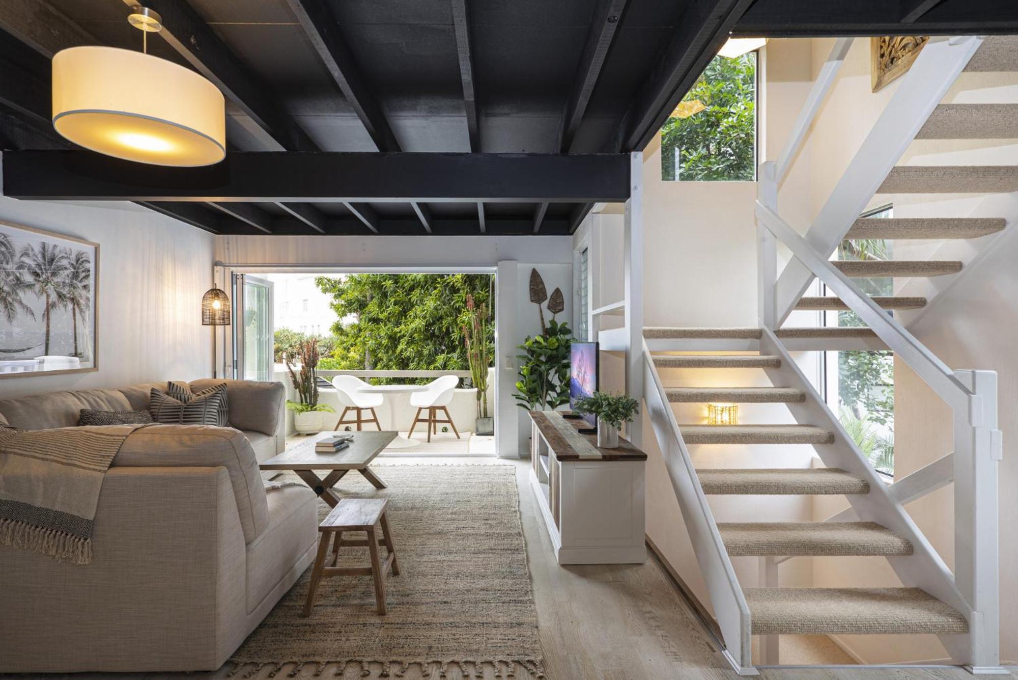 Beachside 2-bed House With Pool, Courtyard & Bbq *