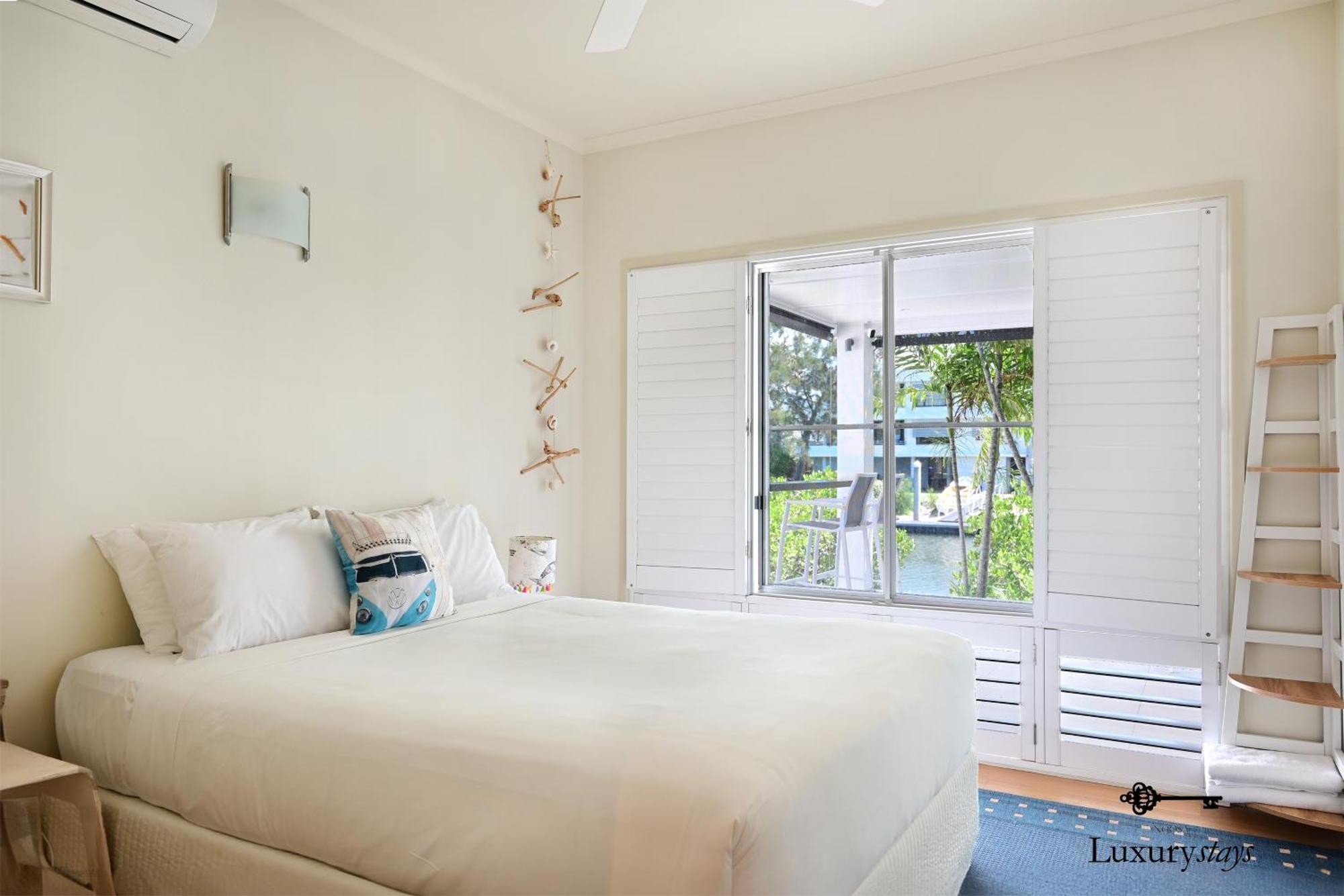 Holiday home 24 Cooran Court - Private Sandy And Pontoon *