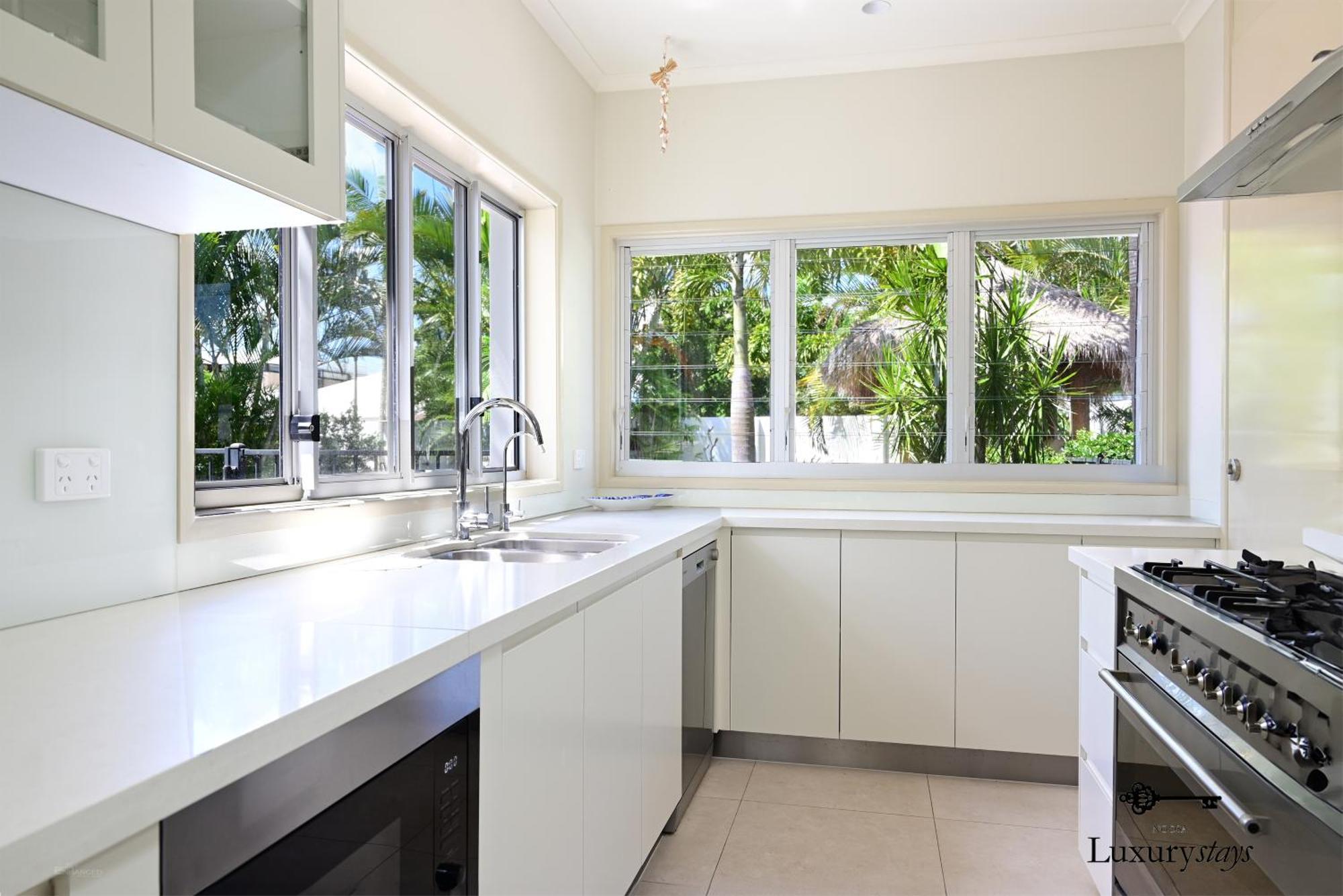 24 Cooran Court - Private Sandy And Pontoon Holiday home