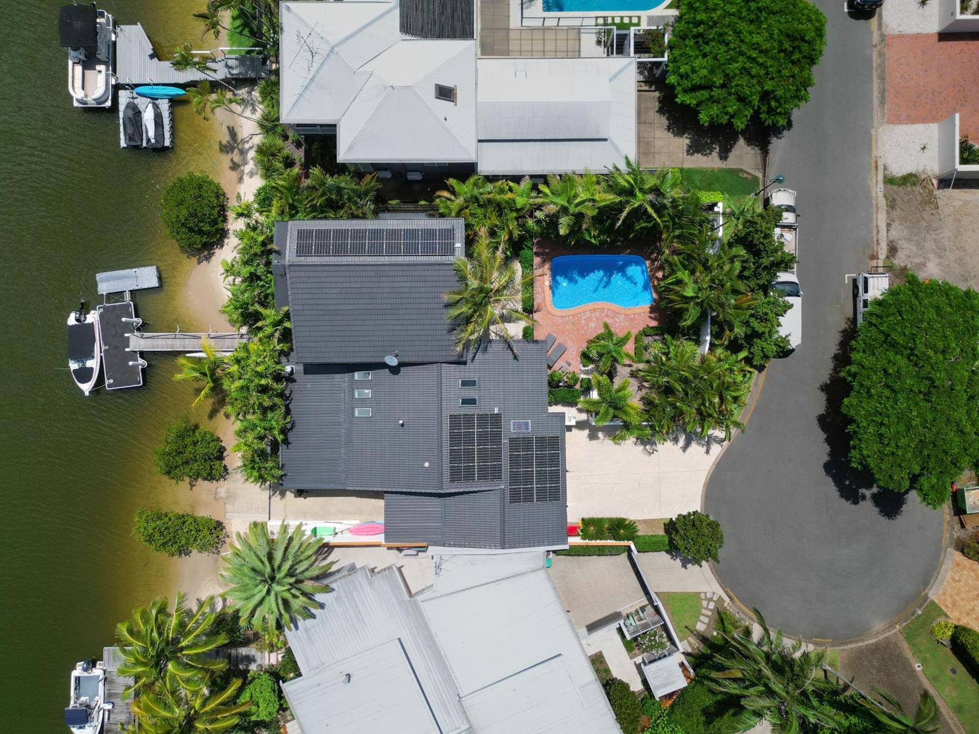 24 Cooran Court - Private Sandy And Pontoon Holiday home *