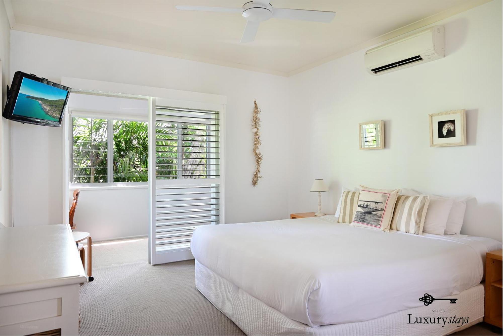 24 Cooran Court - Private Sandy And Pontoon Holiday home Noosa Heads