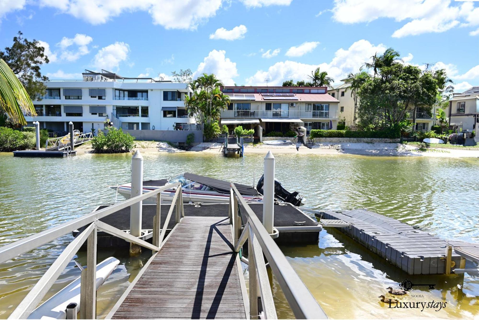 24 Cooran Court - Private Sandy And Pontoon Holiday home